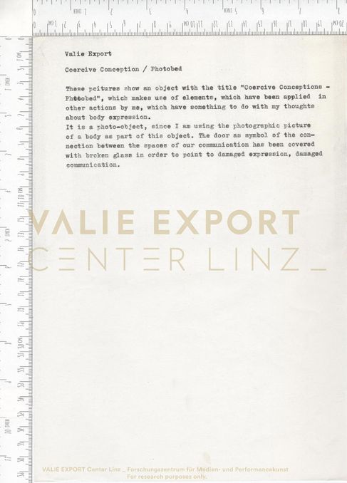 [VEC.006.088] - [ENGL. TEXTE DIV. AKTIONEN] - VALIE EXPORT. Coercive Conception / Photobed