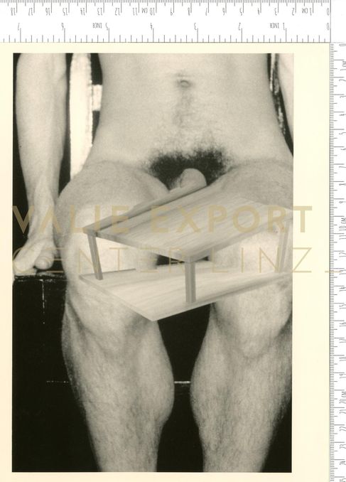 [VEC.001.476] - Mann mit Tisch. Var. B