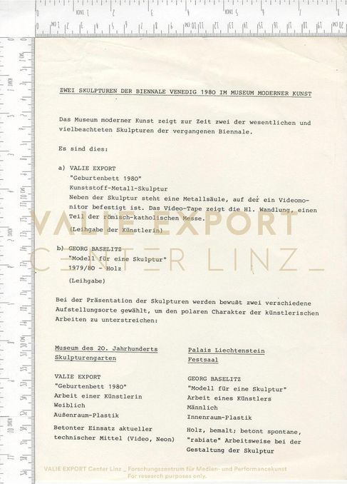 [VEC.002.722] - Zwei Skulpturen der Biennale Venedig 1980 im Museum Moderner Kunst